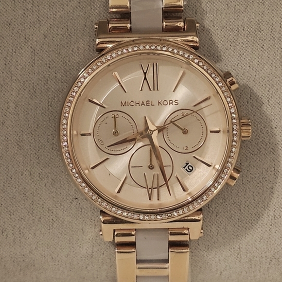 Michael Kors Women's Rose Gold Watch MK6560 Michael Kors Analog Rose Gold - Picture 4 of 8